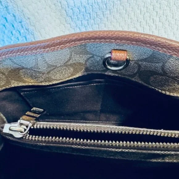 👜 Coach Savannah Small Carryall • Signature Canvas • Used• Classic Crossbody - Picture 13 of 13